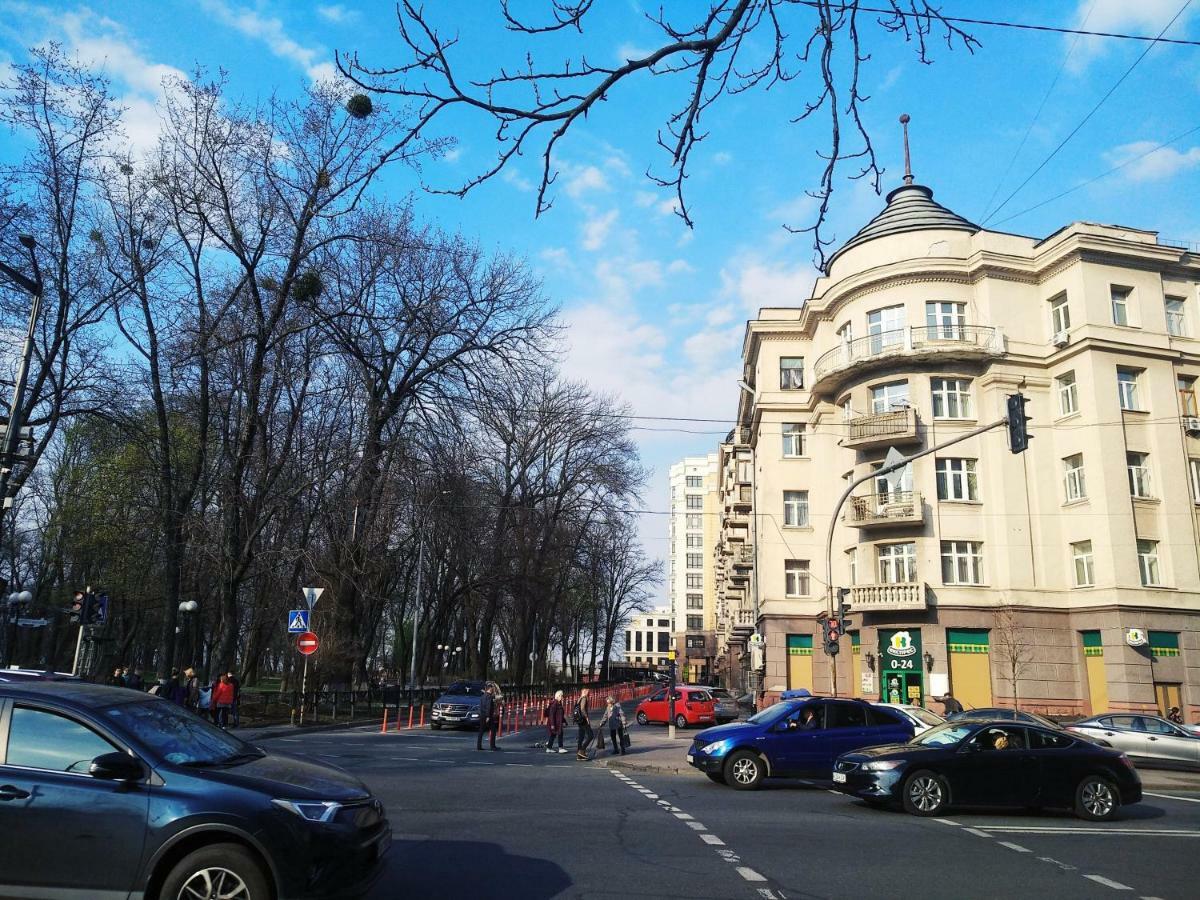 Hotel Belokorichi à Kiev Extérieur photo