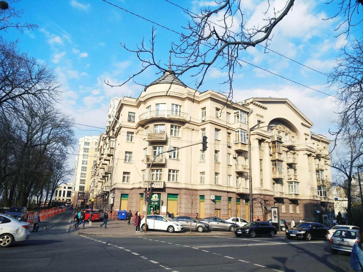 Hotel Belokorichi à Kiev Extérieur photo